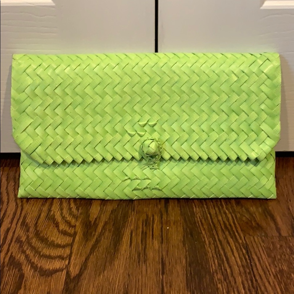 Bright Glen clutch with button
